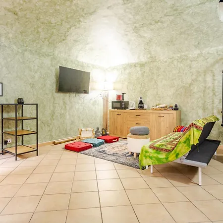 Zen House In The Center W Free Parking And 24hours Automatic Check-in - With Neftflix & Disneyplus And Air Conditioning Apartment *