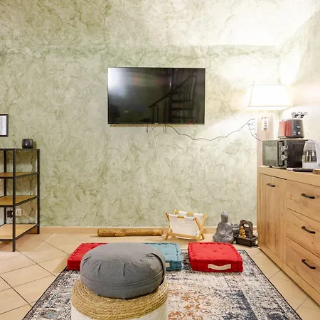 Zen House In The Center W Free Parking And 24hours Automatic Check-in - With Neftflix & Disneyplus And Air Conditioning Apartment